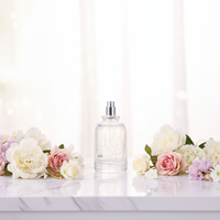 Flacon de parfum en verre transparent haut de gamme de 100 ml, rond, avec motif cerf en relief, pulvérisateur à sertir à ouverture retardée et bouchon à bille