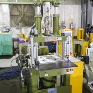 2nd main Petite machine <span class=keywords><strong>de</strong></span> moulage par injection en plastique Manuelle pour la fabrication <span class=keywords><strong>de</strong></span> l'italie à trois broches insert-manipulateur-006 - Product Image 5
