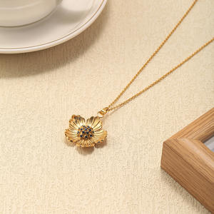 <span class=keywords><strong>Ciondolo</strong></span> MW Flower Stile Retrò a Forma di Girasole con Zirconi, Lusso Discreto in Acciaio Inox Placcato Oro Vero, Stile Palazzo per Donne - Product Image 4