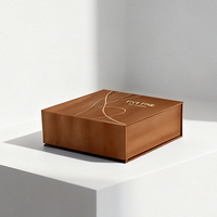 Caja Magnética Rígida Hecha a Mano con Tamaño Personalizado, Reciclable, Moderna, con Relieve, Recubrimiento UV, Laminación Mate, Forro de Satén, Negra de Lujo