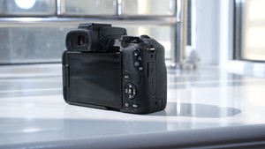 Cámara <span class=keywords><strong>Canon</strong></span> <span class=keywords><strong>EOS</strong></span>-<span class=keywords><strong>R50</strong></span> de 24.2MP con Video 4K UHD, Sensor APS-C CMOS sin Espejo y Tarjeta SD - Cámara Económica (95% Nueva) - Product Image 3