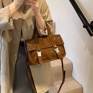 2025 hot selling new style <b>red</b> shiny shoulder bag, eye-catching design, women's fashionable <b>handbag</b> - Product Image 2