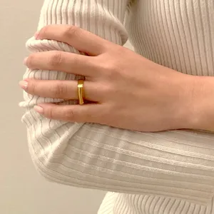Anello EMANCO Liscio in Acciaio Inossidabile Stile Punk Hip Hop per Donna e Uomo, Placcato Oro 18K, Regalo per Matrimonio, Fidanzamento, Festa, Compleanno - Product Image 4