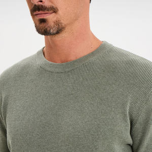 Suéter de Cuello Redondo de Punto Transpirable Inspirado en la Universidad para Hombre, Color Taupe, Costuras en Contraste, Mezcla de Algodón y Poliamida Heritage - Product Image 3