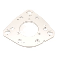 Plaque adaptatrice triangulaire en aluminium argenté usinée sur mesure par CNC avec trous de montage multi-positions pour l'automatisation industrielle