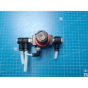 Régulateur de pression pneumatique Koganei R300-03, utilisé comme pièce détachée pour équipement semi-conducteur Legacy - Product Image 3