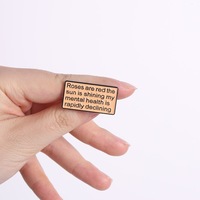 Vente en gros de badges en émail personnalisés avec citation amusante, pour la sensibilisation à la santé mentale, prêts à être expédiés, prix de gros