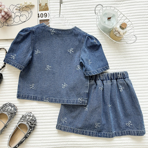 Ensemble d'été 2 pièces pour petite fille 2026 : Chemise à manches courtes en jean bleu avec nœud + Jupe – Tenue décontractée - Product Image 2