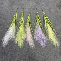 Herbe de roseau en soie avec chenille unique et plantes vertes pour jardins extérieurs et salons de mariage