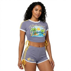 Conjunto Deportivo de 2 Piezas para Mujer con Logotipo Personalizado y Etiqueta Privada, Transpirable, Tejido de Poliéster de 160g, Cuello Redondo, Manga Corta, Top y Pantalones Cortos hasta la Rodilla - Product Image 1