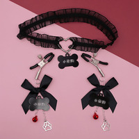 Collier féminin avec pince à lait, bracelet, pinces à tétons, clochette à motif patte et nœud papillon pour l'entraînement - Bondage mignon pour la torture mammaire
