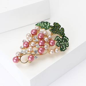 Broche en alliage ornée de strass en forme de raisin, nouvelle collection 2026, bijou de luxe haut de gamme <span class=keywords><strong>pour</strong></span> femme, idéal <span class=keywords><strong>pour</strong></span> les banquets, cadeau élégant, épingle <span class=keywords><strong>pour</strong></span> col de veste - Product Image 2