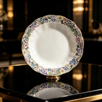 Ensemble de vaisselle en porcelaine personnalisée en gros, service de table de luxe en porcelaine fine, assiettes en céramique de luxe à bord doré, vente en gros directe usine