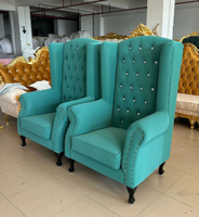 Fauteuils à dossier haut en velours bleu sarcelle, style moderne, mobilier d'hôtel, usage intérieur villa, design durable avec pieds sabre