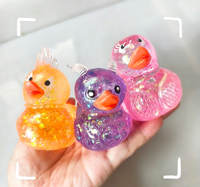 Jouet Squishy Anti-Stress en TPR en forme de Canard de Dessin Animé, 8 cm, Multicolore, Transparent, Pailleté, avec Cornes de Diable et Couronne, en Maltose
