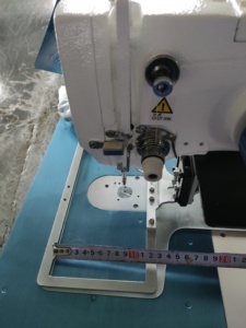 Machine à coudre industrielle programmable automatique Zoyer ZY210A avec zone de travail de 22*10 cm - Product Image 3