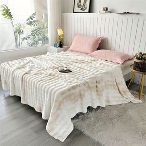 Mantas de Piel de Conejo Tejidas a Mano de Lujo Personalizadas - Diseño Sólido Vintage, Cálidas y Acogedoras, Decoración para el Hogar, Uso en Avión, Manta de Invierno - Product Image 5