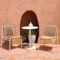 Ensemble table et chaises rondes en rotin pour extérieur, style minimaliste moderne, chaise de salle à manger en rotin tressé design, chaise de bistrot, style loisirs
