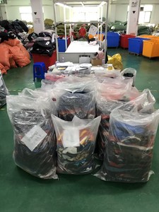 เสื้อผ้าแฟชั่นมือสองเป็นมิตรกับสิ่งแวดล้อม เสื้อผ้ามือสองระดับพรีเมียม - Product Image 6