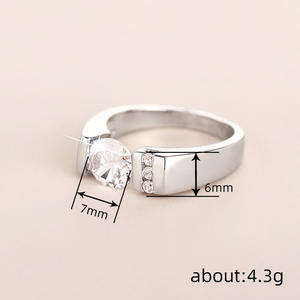 Anello di Fidanzamento da Donna T0662 in Oro Bianco con Diamante Taglio Brillante Rotondo Colore D Naturale e Diamanti Laterali - Product Image 4