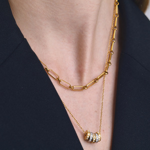 Collier Pendentif Géométrique en Acier Inoxydable Plaqué Or 18K avec Sertissage Pavé, Bijou Quotidien, Idéal Cadeau - Product Image 4