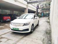 Dongfeng Aeolus E70 Berline Électrique 4 Portes 5 Places Véhicule à Énergie Nouvelle avec Autonomie de 401-500 km Batterie de 50,23 kWh En Stock