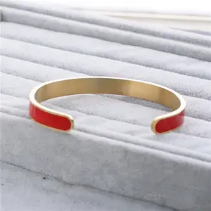 Brazalete abierto de acero inoxidable chapado en oro de 18K con dibujo de mariposa, brazaletes de esmalte de aceite por goteo