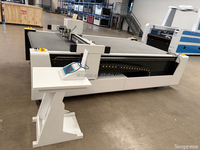 Máquina de corte CNC con cuchilla oscilante para tela de techo de coche, espuma y algodón acústico con mesa de vacío