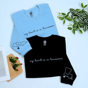 Sudadera con capucha bordada personalizada 'My Heart Is in Your State' con mapa de estado 3D en La Manga, regalo de invierno a larga distancia - Product Image 1