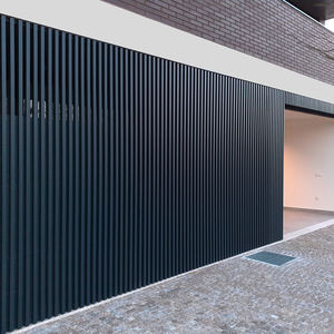 Porte de garage automatique moderne en aluminium Hihaus avec grille de protection - Product Image 5