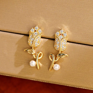 Orecchini a Perno con Fiori di Rosa e Tulipano per Donne, Piccoli Accessori Floreali per Uso Quotidiano alla Moda - Product Image 2