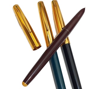Regali per ufficio di scrittura lisci Best-seller pennino con cappuccio classico raffinato disponibile in penne stilografiche promozionali a 3 colori - Product Image 4