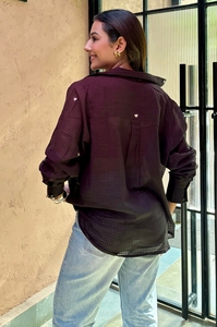 Camisa Negra de Algodón para Mujer con Cuello Bordado en Color de Contraste |   Corte Holgado Informal - Product Image 5
