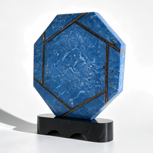 Medaglia d'Onore Ottagonale Ecologica con Texture Marmo Blu, Base Nera Ondulata con Incisione a <span class=keywords><strong>Ombra</strong></span>, Logo Personalizzato, Premio Aziendale di Riconoscimento - Product Image 3