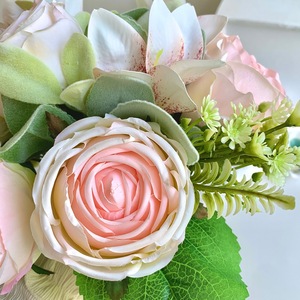 Bouquet de Mariage Artificiel Muyu Chronicles – Composition de Roses en Soie Rose Champagne et Blanc pour la Mariée et les Photos de Mariage - Product Image 3