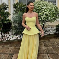 Robe Longue Élégante Jaune Sans Bretelles Épaules Dénudées Plissée Coupe Ajustée pour Femme