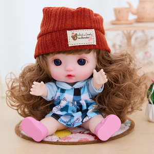 Las muñecas de 9 pulgadas vienen en una variedad de lindos estilos de muñecas para elegir, incluidas las muñecas de estilo femenino. - Product Image 4
