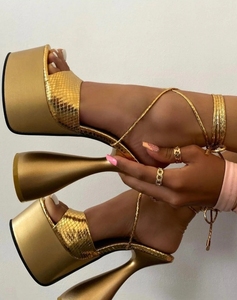 Designed Shiny Lady Sandalen Hochwertige <span class=keywords><strong>Riemchen</strong></span> plattform Chunky Sandale in Gold Snakes kin Gold High Heel Sandalen <span class=keywords><strong>Pumps</strong></span> - Product Image 1