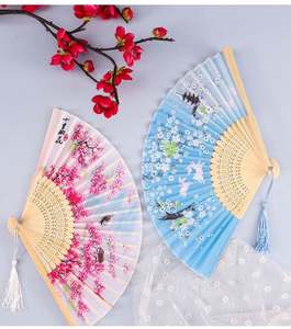 Éventail pliant en bambou avec logo personnalisé et motifs peints style amour pour mariages, cadeaux d'affaires et occasions de Noël - Product Image 4