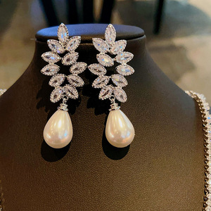 Orecchini a Goccia con Perle Simulate a Forma di Foglia Marquise per Donne, Gioielli Eleganti e Delicati alla Moda - Product Image 1