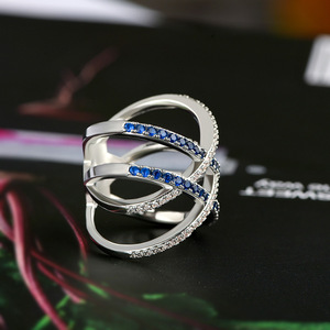 Anello a Forma di X con Cristalli Blu per Donne, Accessorio Moda Geometrico per Uso Quotidiano e Feste - Product Image 3