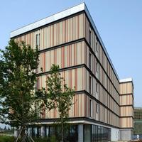 Façade à lamelles en aluminium résistant au feu pour bâtiment public