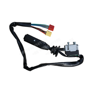 YG9525584121 Interrupteur combiné de commande de colonne authentique Sinotruk pour camion semi-remorque HOWO T7H 6x2 à propulsion arrière pour longs trajets - Product Image 3