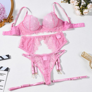 Lingerie Elegante e Sexy Esclusiva: Set 3 Pezzi con Reggiseno, Perizoma e Giarrettiere in Pizzo, Alta Qualità - Product Image 5
