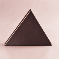 Boîte d'emballage cosmétique triangulaire à affichage ouvert avec compartiments organisés, personnalisable OEM pour fards à paupières et fond de teint