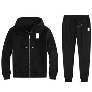 Set <span class=keywords><strong>Felpa</strong></span> <span class=keywords><strong>con</strong></span> <span class=keywords><strong>Cappuccio</strong></span> e Pantaloni Jogger in Maglia Doppia <span class=keywords><strong>con</strong></span> Zip Intera, <span class=keywords><strong>Felpa</strong></span> Ricamata, Abbigliamento Uomo, Produttori di Abbigliamento, Pantaloni Sportivi Personalizzati - Product Image 1