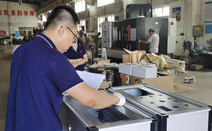 Systèmes de contrôle CNC Boîtier de protection d'écran en alliage d'aluminium avec contrôle HMI pour couvercle de panneau électronique de bras - Product Image 5