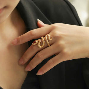 Anello a Forma di Serpente Q022 Placcato Oro con Cristalli e Strass, Gioiello da Festa per Donne - Product Image 3