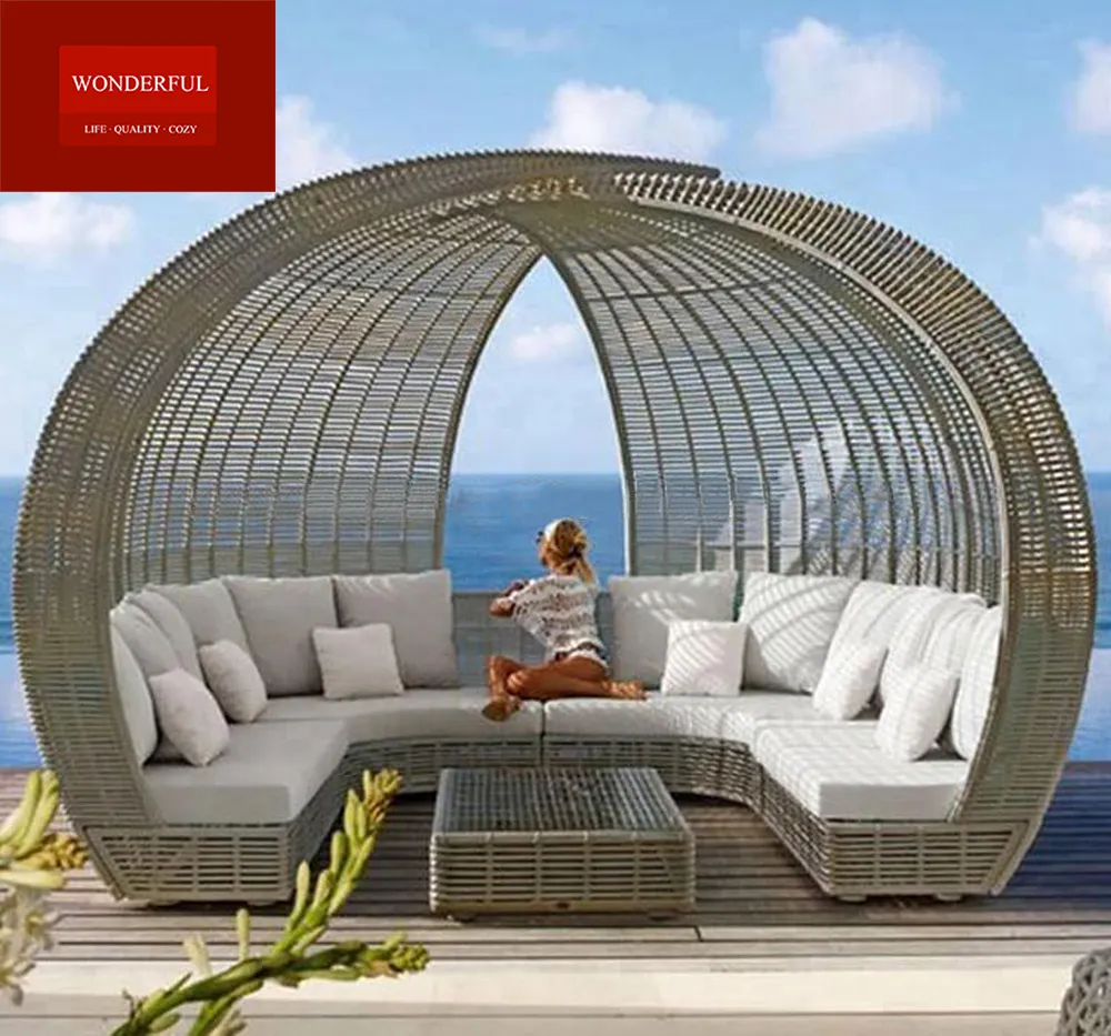 Muebles de ratán para exteriores, cama de Sol de mimbre para patio, playa, día, con mesa de centro