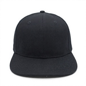 Gorra de Béisbol Negra Premium, Estructurada, con Visera Curva, Ajustable, Deportiva, Informal, Personalizable con Logotipo Bordado - Product Image 4